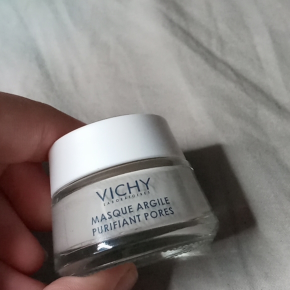 I am selling acne face products for oily skin - Picture 4 of 5